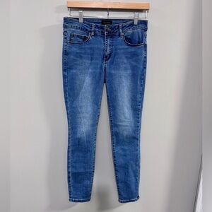 Tahari Women's Kelly Classic Skinny Jeans. Size 4/27